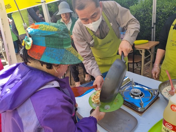 ▲ 문수복지관 '요리하는 남자' 미식나눔 이벤트