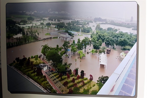 ▲섬진강 대홍수(2020.8.8~8.9) 당시 섬진강어류생태관이 물에 잠긴 모습. 당시 전시된 84종 4만여 마리가 유실되거나 폐사됐다.  ⓒ 오문수