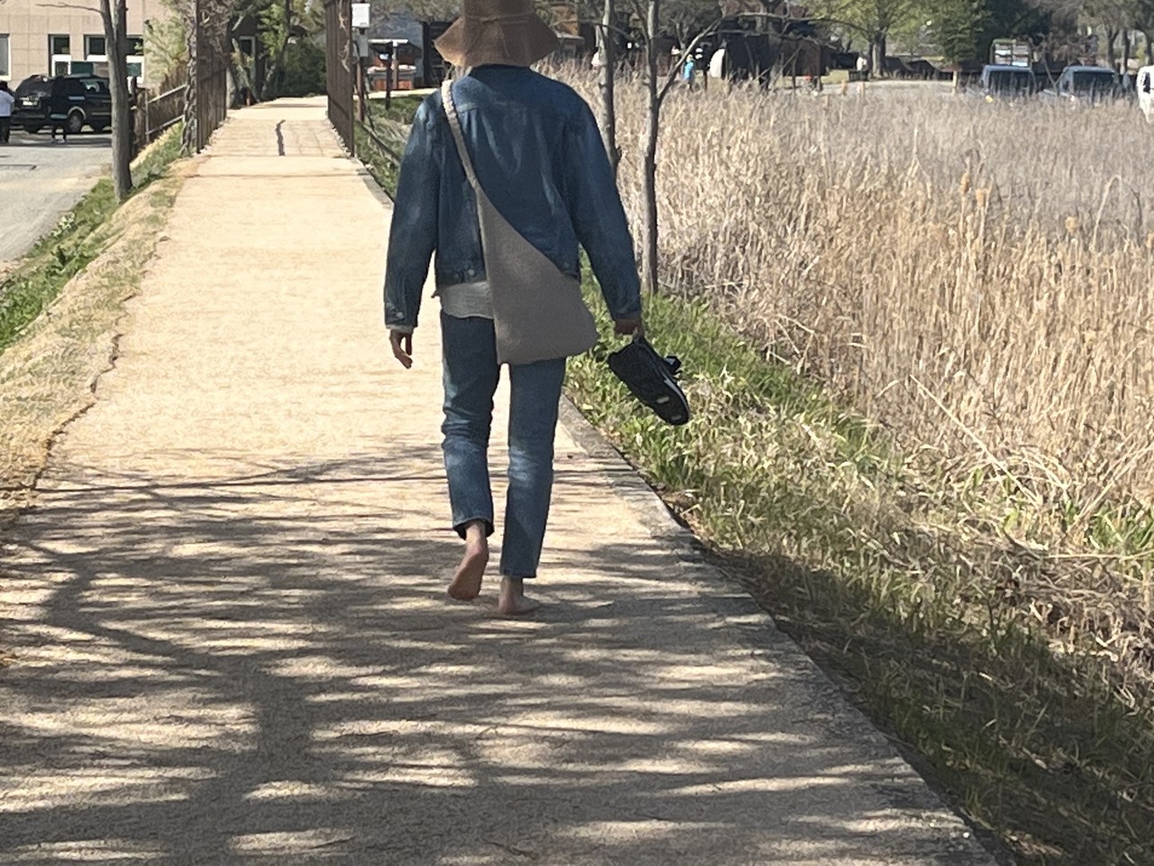 ▲ 어싱을 즐기는 관람객