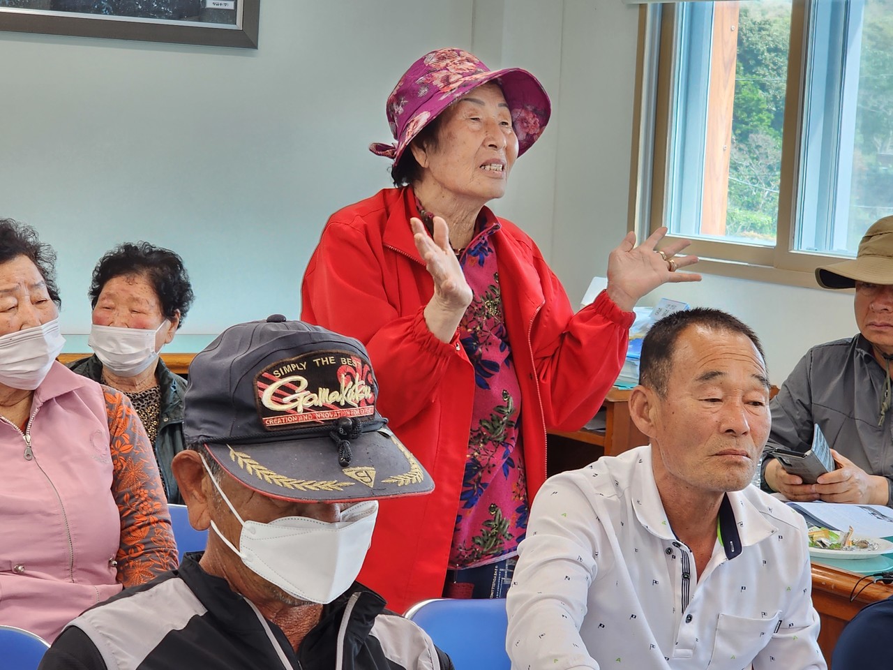 ▲ 간담회 참가한 안도 주민 김영순 씨가 폭격당시를 증언하고 있다 ⓒ심명남