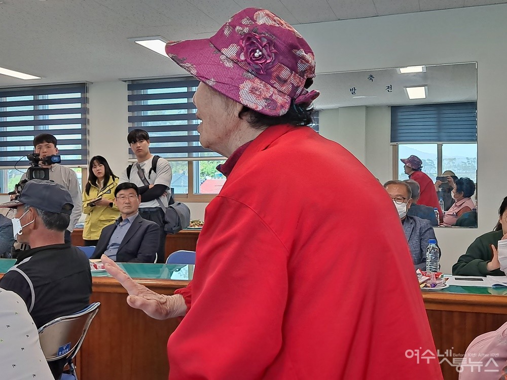 ▲안도 주민 김영순(85) 어르신이 이야포폭격 상황을 증언했다. 당시 어르신의 나이 11살이다. ⓒ조찬현