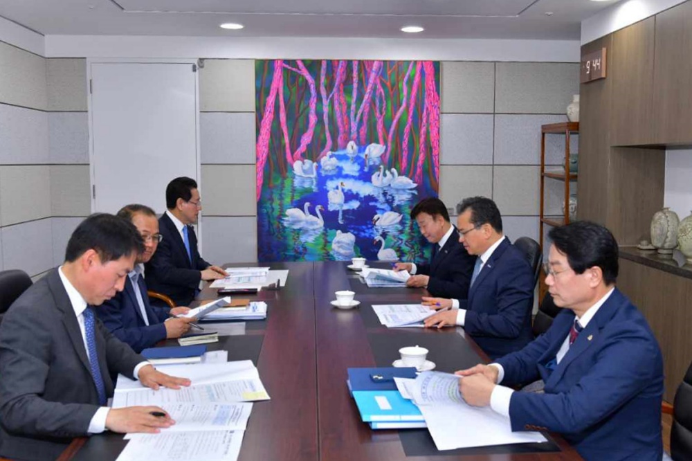 ▲ 오른쪽 세 번째 정기명 여수시장, 왼쪽 세 번째 김영록 전남도지사