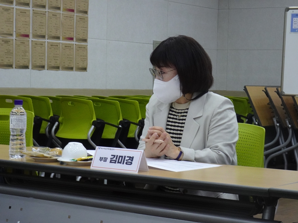 ▲ 김미경 부장이 여수여성창업플랫폼운영사업에 대해 설명하고 있다.