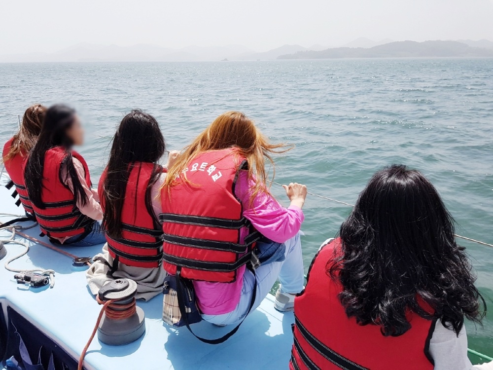 ▲ 요트승선체험을 즐기고 있는 시민들