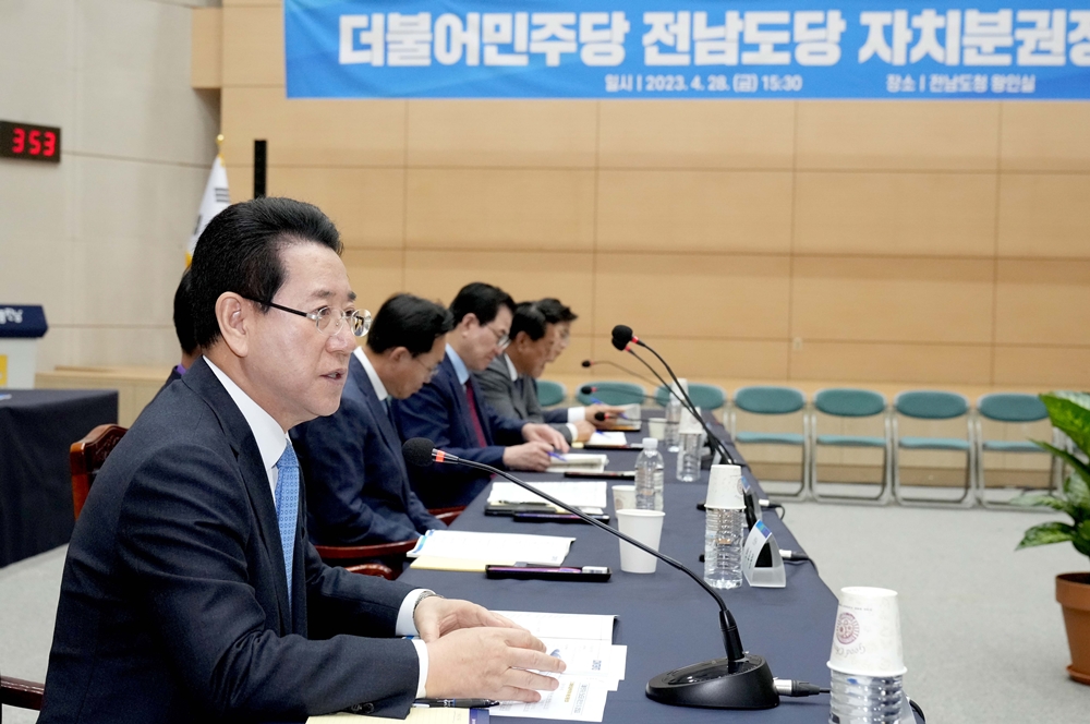 ▲ 김영록 지사가 전남 현안에 대한 관심과 지지를 부탁했다.