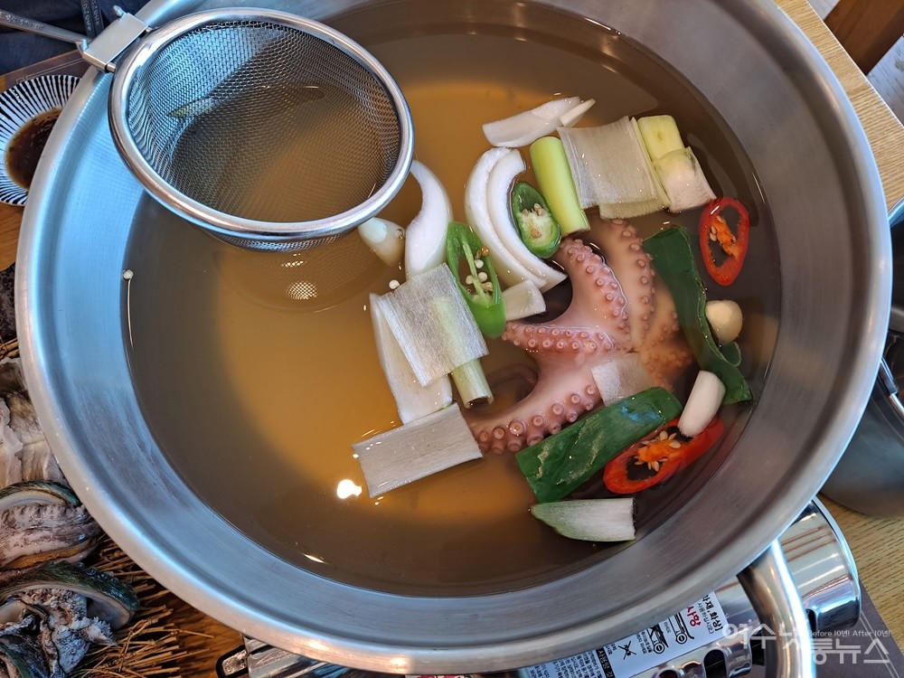 ▲샤브샤브는 특제 육수에 갖가지 해산물을 넣어 데쳐 먹는다.  ⓒ조찬현