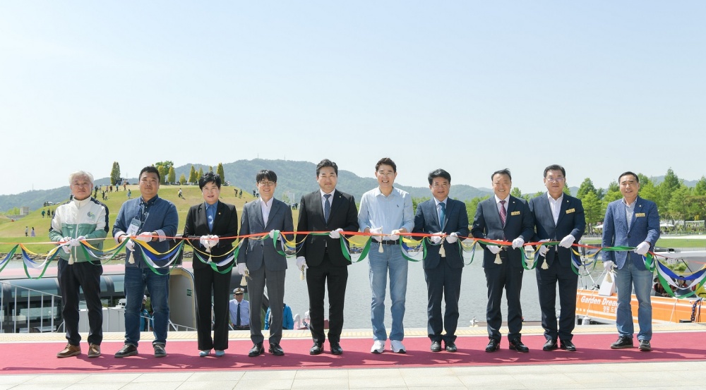 ▲ 국내 최초 순수 전기 여객선 ‘정원드림호’ 테이프커팅식