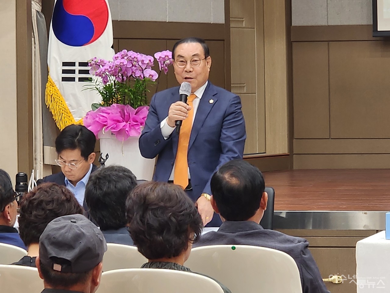 ▲ 2023년도 여수시장과의 열린대화에서 인사말하는 김영규 시의장 ⓒ심명남