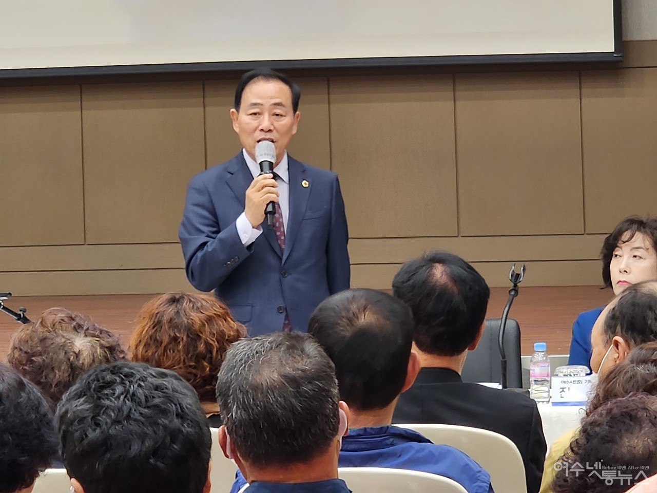 ▲ 2023년도 여수시장과의 열린대화에서 인사하는 서대현 도의원 ⓒ심명남