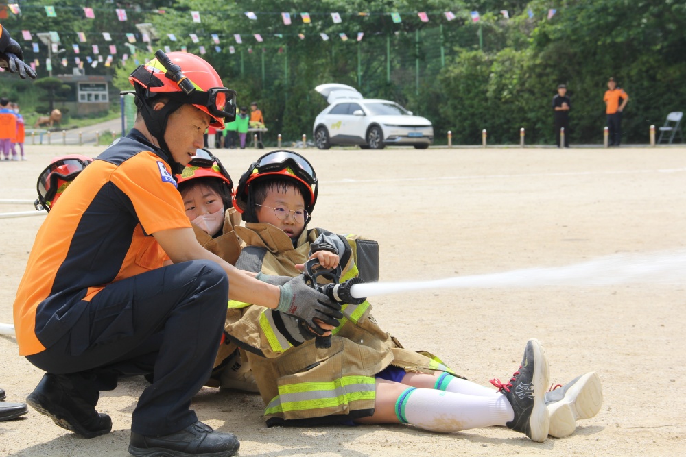 ▲ 이동안전체험차량 활용한 소방안전교육