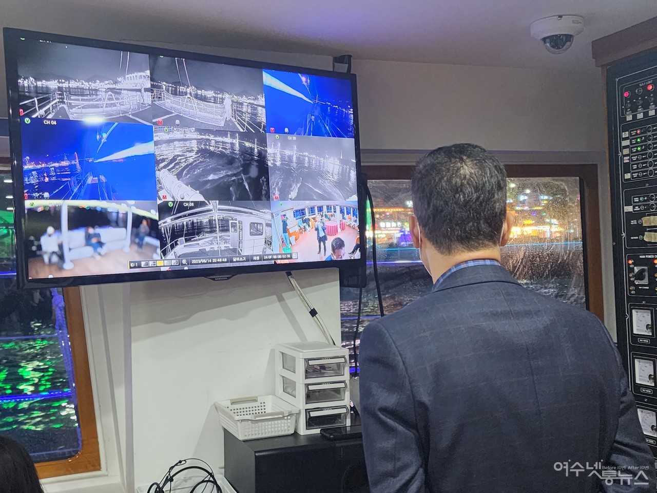 ▲ 항해중 안전을 위해 선내를 감시중인 마이다스 요트 직원 모습 ⓒ심명남