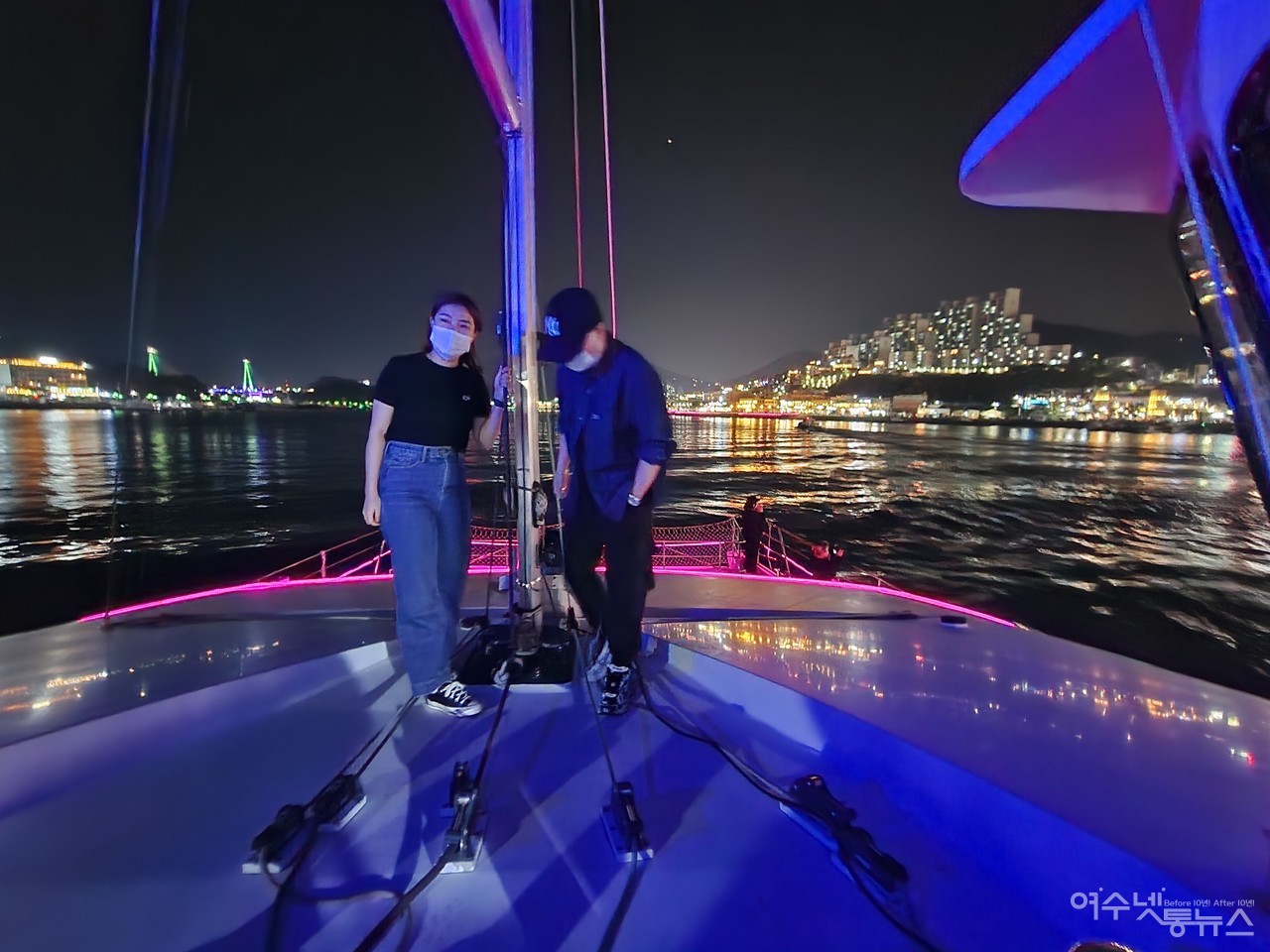 ▲ 관광객이 마이다스 요트에서 투어를 즐기고 있다 ⓒ심명남