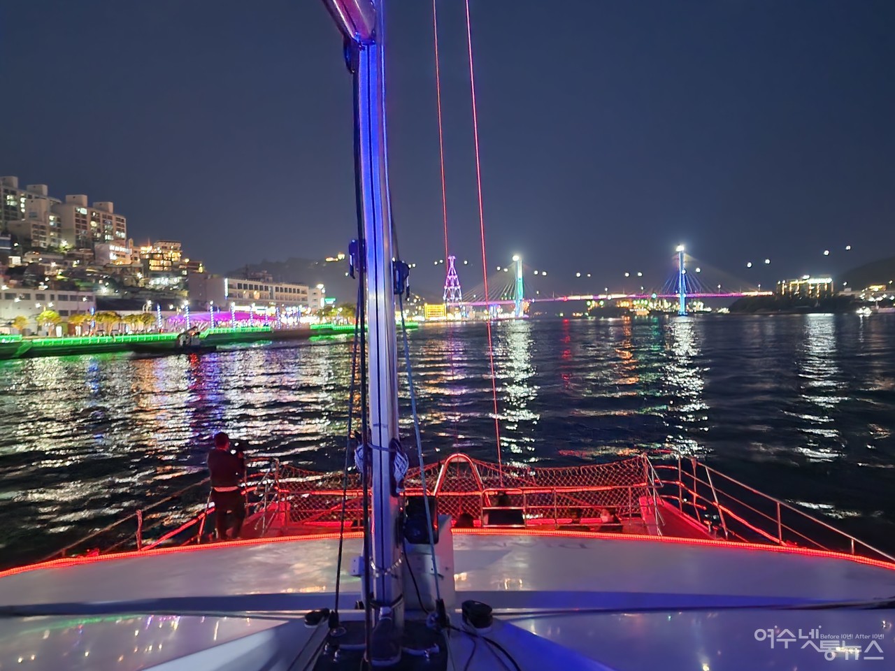 ▲ 아름다운 여수밤바다마냥 마이다스 요트의 조명도 환상이다 ⓒ심명남