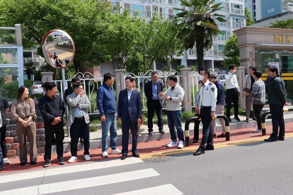 ▲문수초등학교 등하교길 현장점검 모습