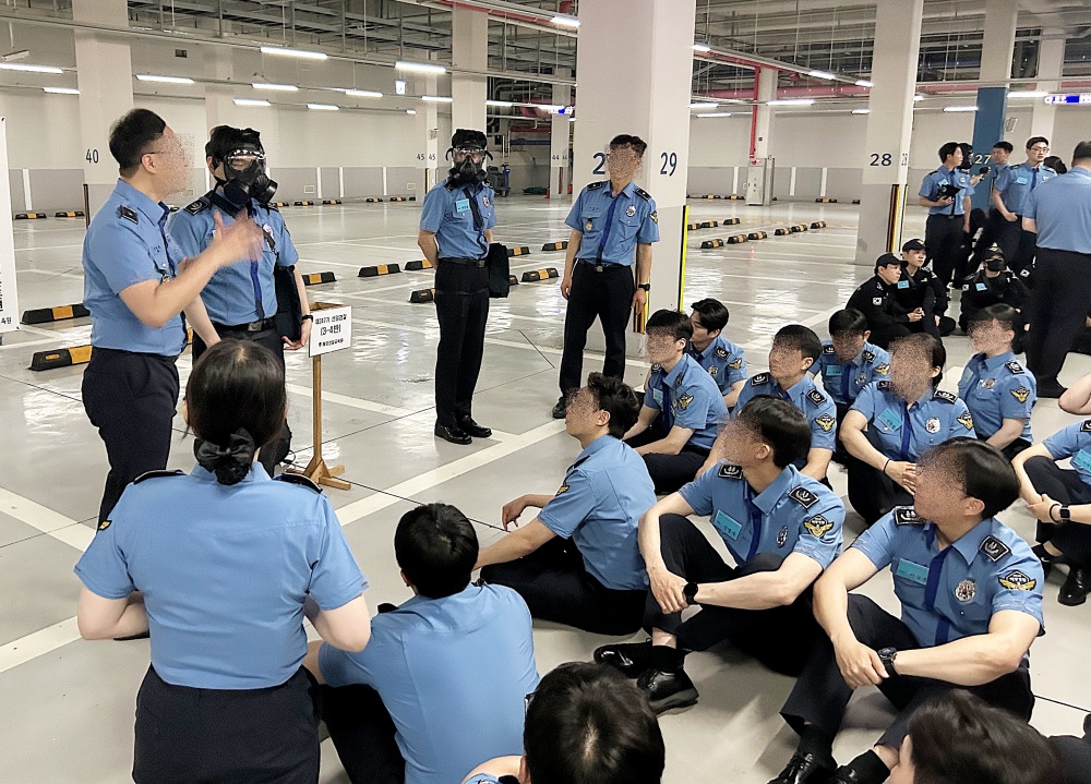 ▲방독면 사용법 교육