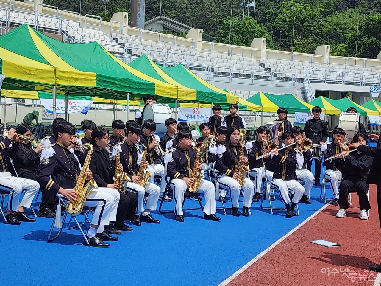 ▲ 여수공고 관현악단이 교가를 연주하는 모습 ⓒ심명남