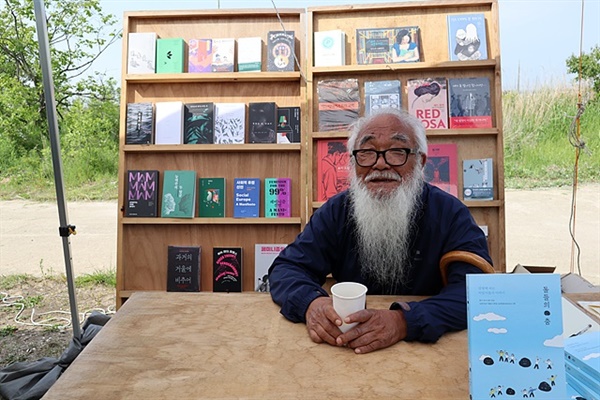 ▲노구를 이끌고 행사에 참가해 팽나무를 지켜달라고 열변을 토한 문정현 신부 모습.  ⓒ오문수 