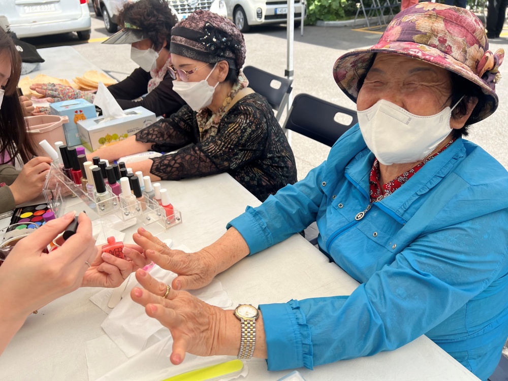 ▲ 아뜰리에 미용학원의 네일아트 체험부스