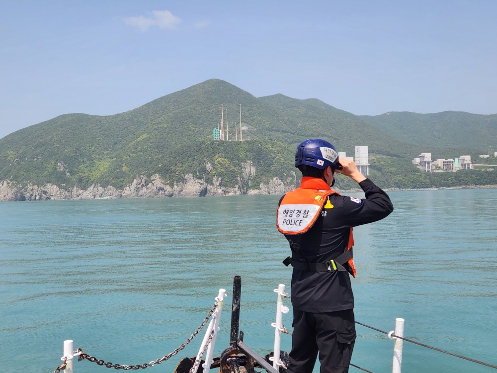 ▲ 나로우주센터 주변 경계 강화 중인 해경