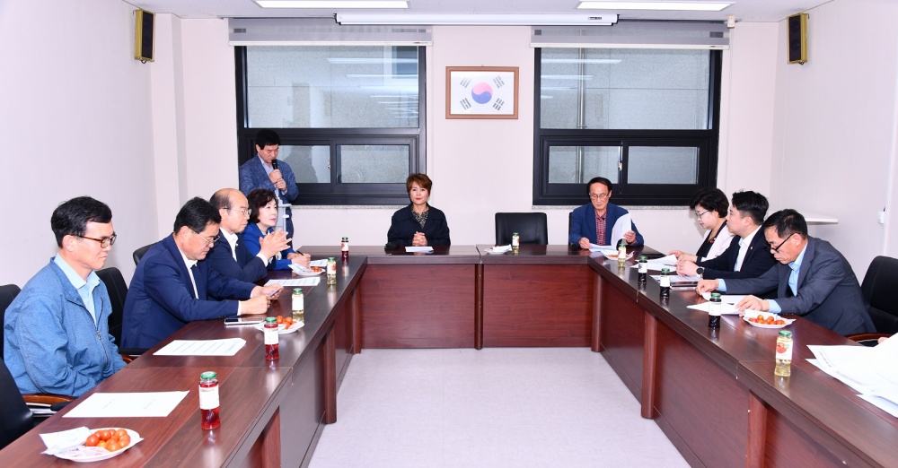 ▲ 여수시의회 기획행정위가 여수시문화원을 방문했다.