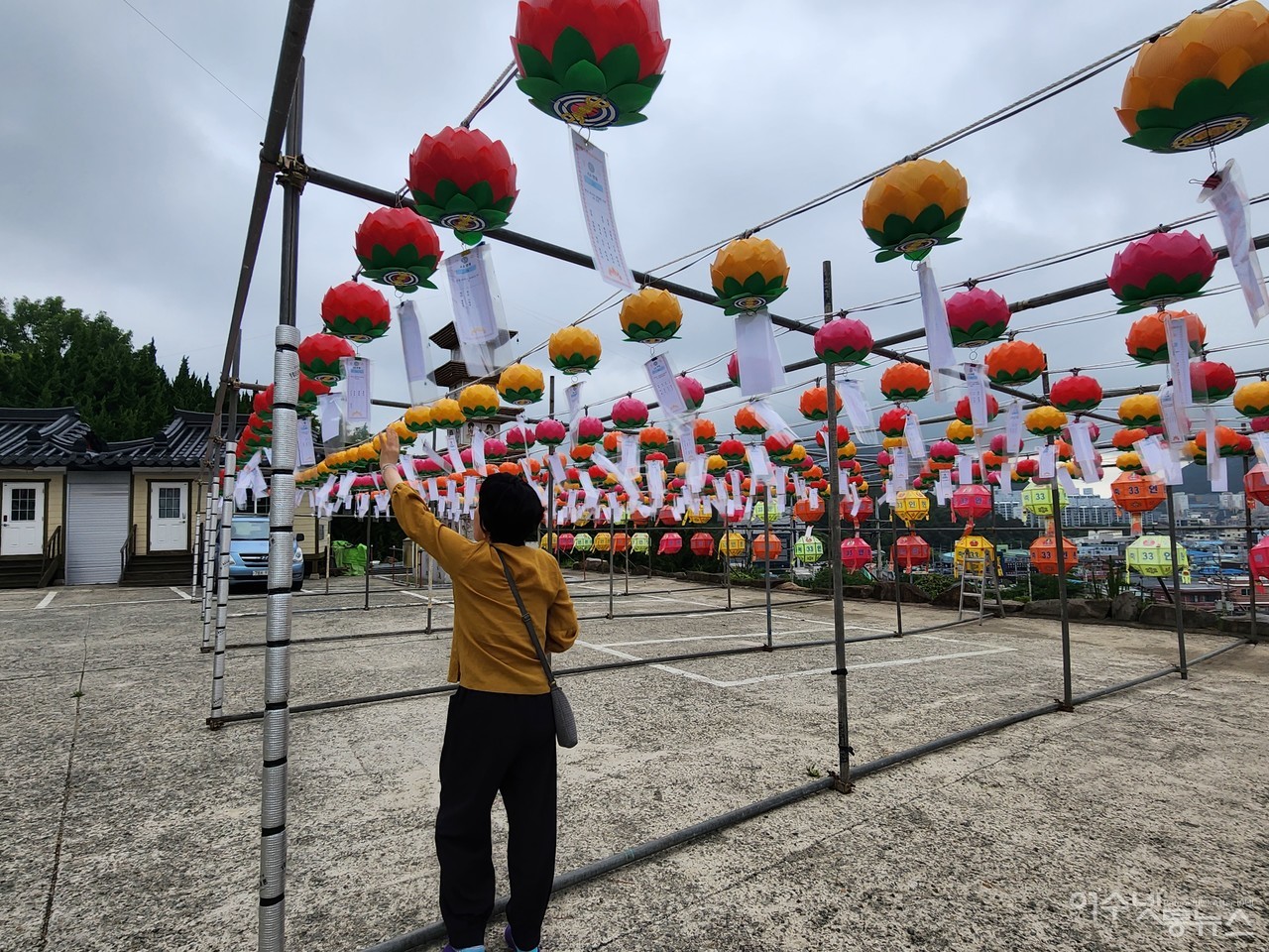▲ 봉축행사 준비하는 손길 ⓒ심명남
