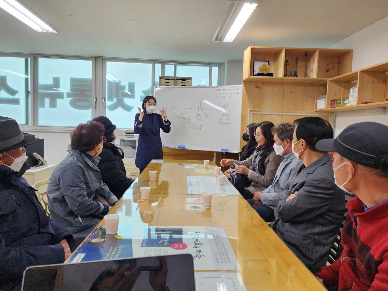 ▲ 지난해 3월 탁성호와 동림호 납북어부 피해 유족이 여수넷통 사무실에 모였다.