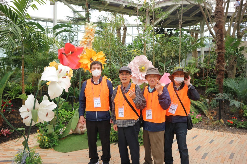 ▲ 순천만국제정원박람회장을 방문한 어르신