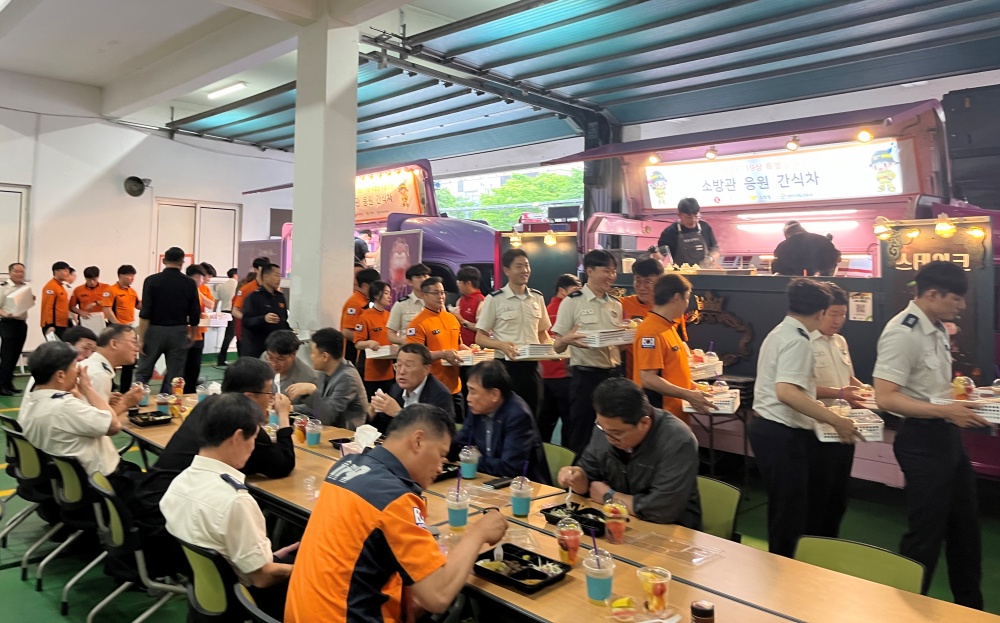 ▲ 여수소방서에 간식차를 지원한 롯데케미칼