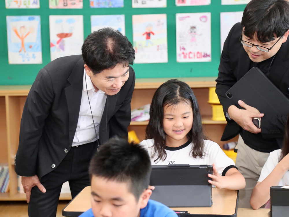 ▲ 영광 중앙초등학교 수업 참관 중인 김대중 교육감