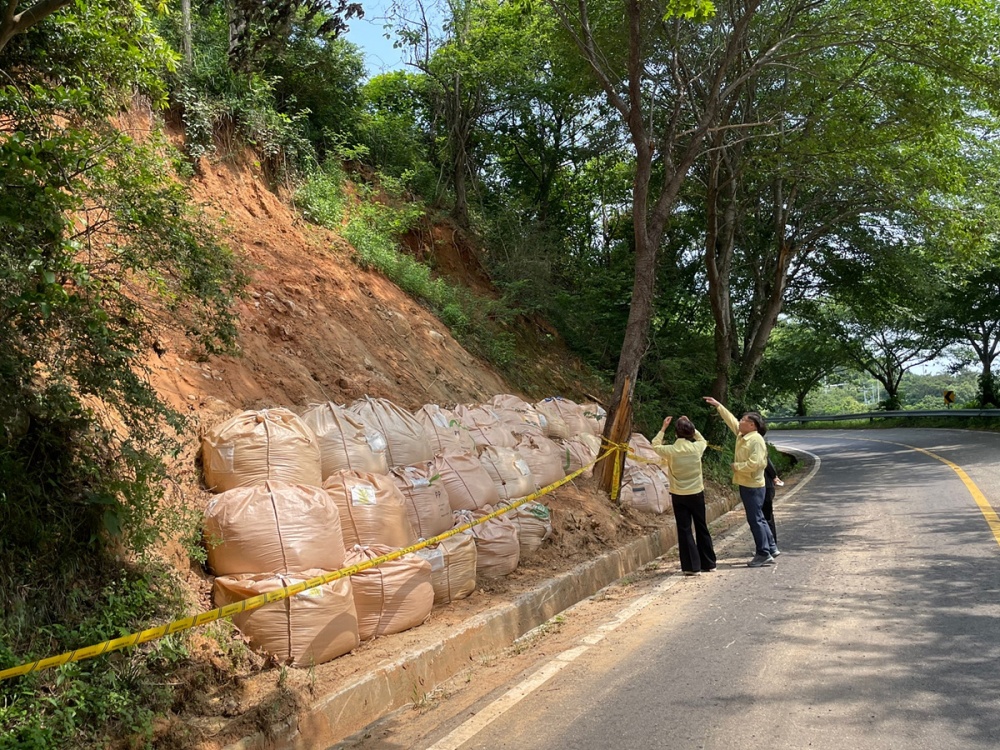 ▲ 급경사지 정비