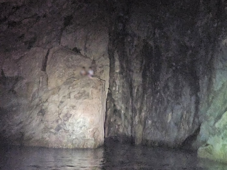 ▲ 갯바위에 고립된 10대