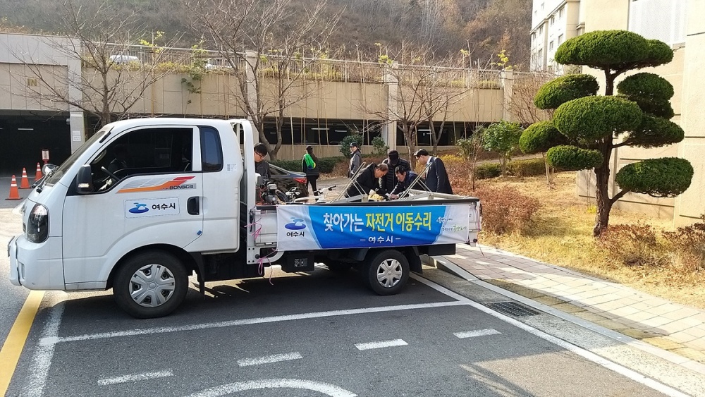 ▲ 자전거 무상 이동 수리반