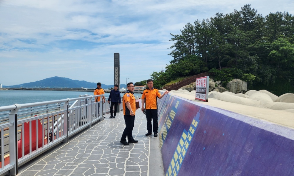 ▲ 오동도 방파제 위험요인 및 취약점 점검 모습