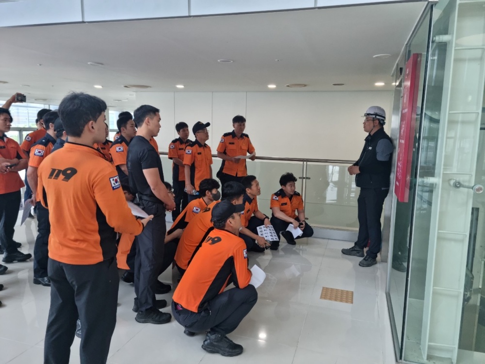 ▲ 승강기 갇힘사고 대비 합동 인명구조 교육훈련