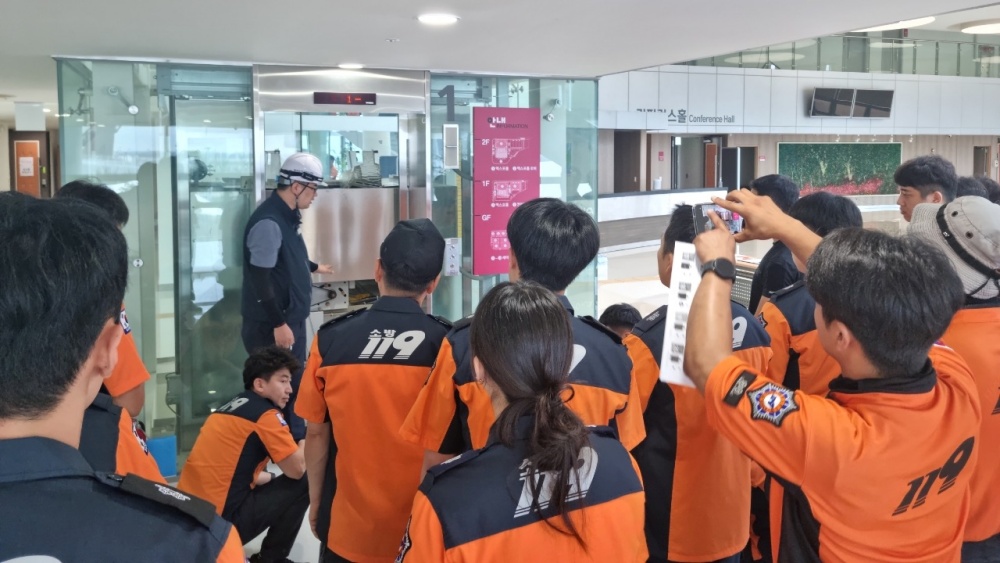 ▲승강기 갇힘사고 대비 합동 인명구조 교육훈련