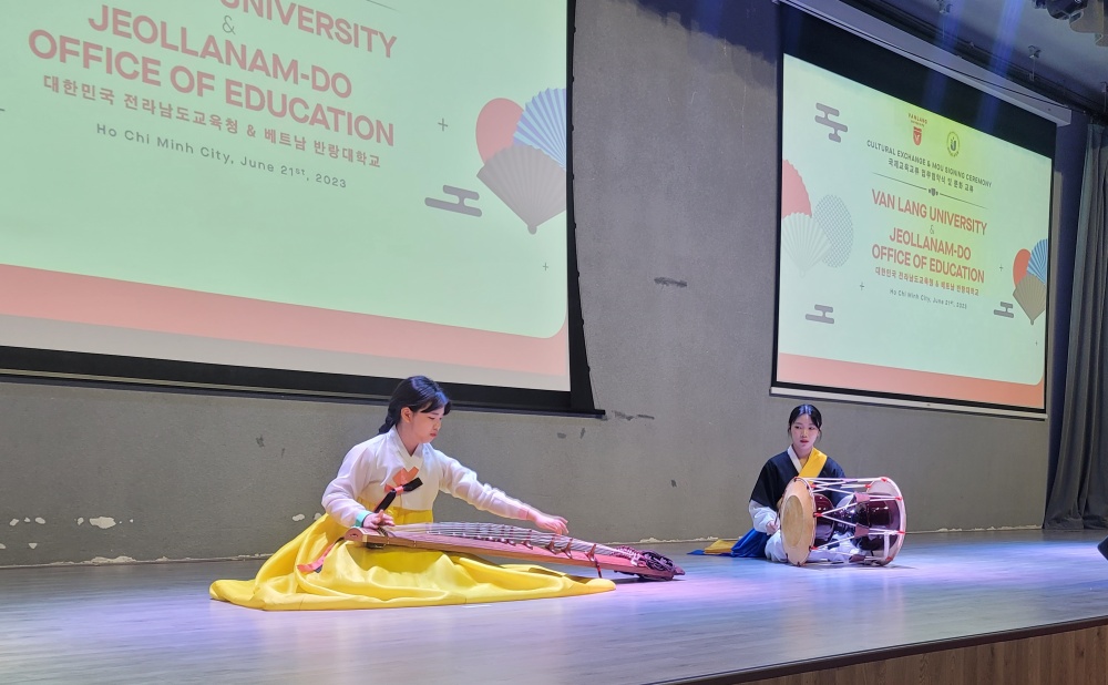 ▲ 진도국악고 이진희 학생, 방아인 학생 공연