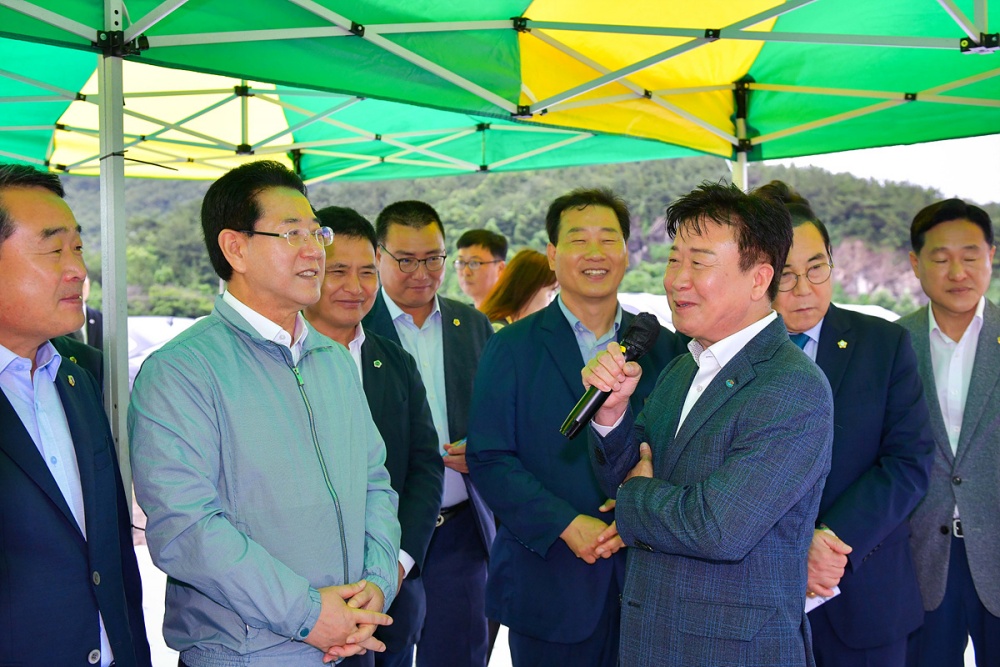 ▲  2026여수세계섬박람회 주행사장 조성공사 현장을 방문한 김 지사