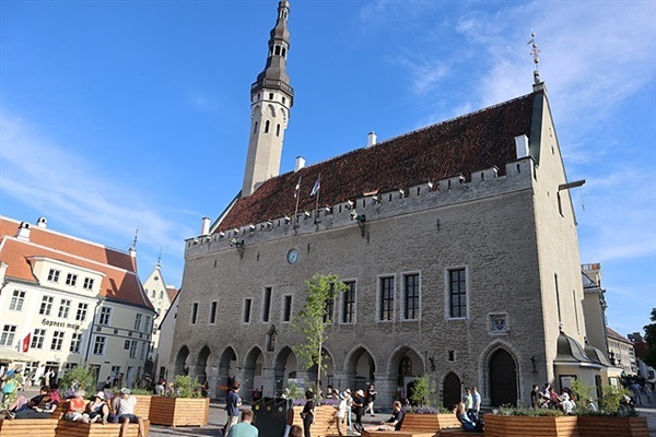 ▲   구 시청사 모습. 북유럽에서 가장 오래된 시청사로 1320년경 세워진 것으로 추정된다. 1402년 2년간 진행된 재건 과정에서 후기 고딕 양식으로 완성되었다.ⓒ 오문수