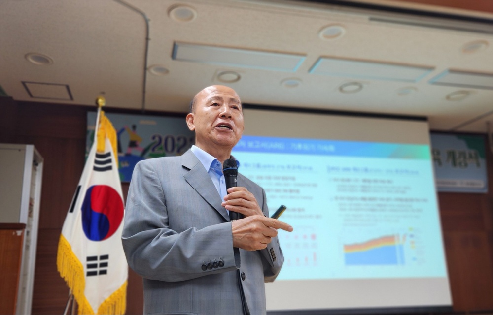 ▲ 이만의 전 환경부장관 강의 모습