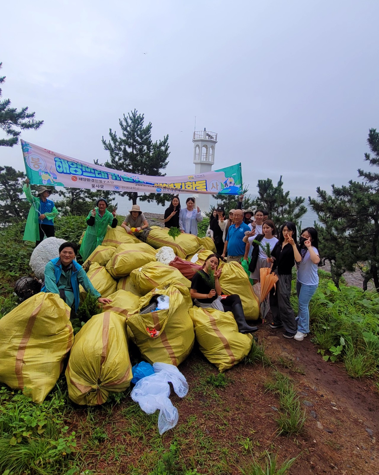 ▲ 봉사자가 수거한 쓰레기