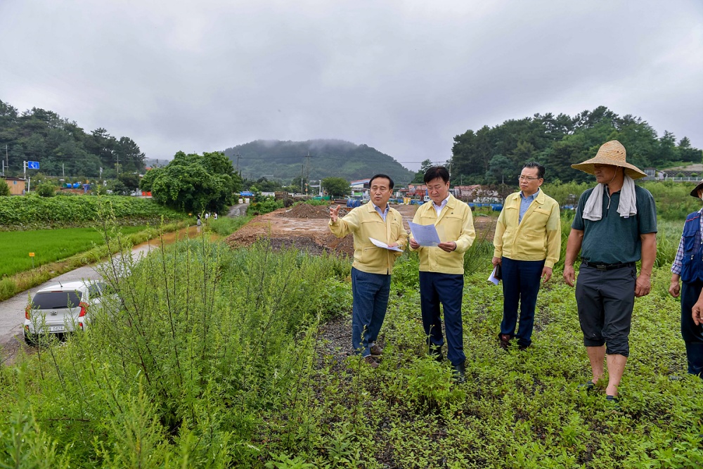 ▲ 율촌면 현장점검 나선 정기명 여수시장