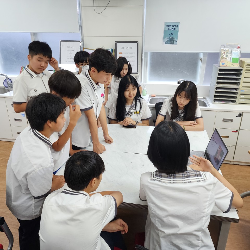 ▲ 후배들아, 쓰레기 제로 활동에 적극 참여하자.