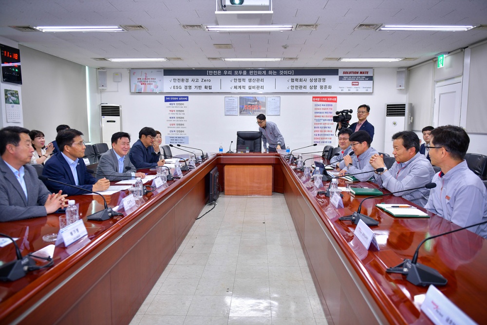 ▲ '시장이 간다! 여수통통’ 민생 현장 방문 모습