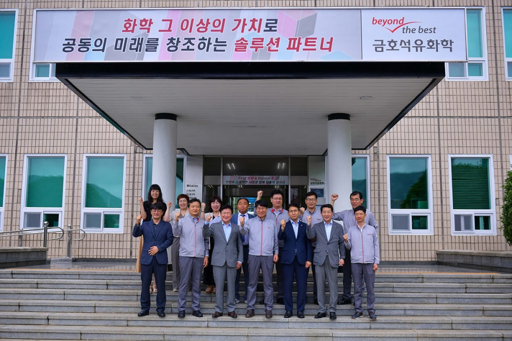 ▲  '시장이 간다! 여수통통’ 민생 현장 방문 모습