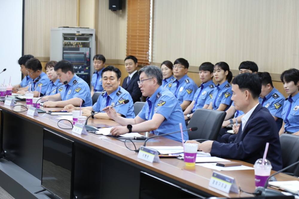 ▲ 김종욱 해양경찰청장이 여수해양경찰서 직원들과 소통간담회를 가졌다