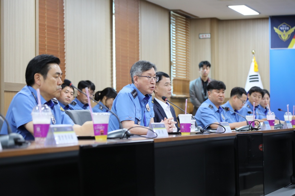 ▲  김종욱 해양경찰청장이 여수해양경찰서 직원들과 소통간담회를 가졌다