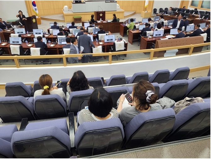 ▲ 지난 13일 230회 1차 본회의 모니터링 준비 중인 쿱모닝 단원