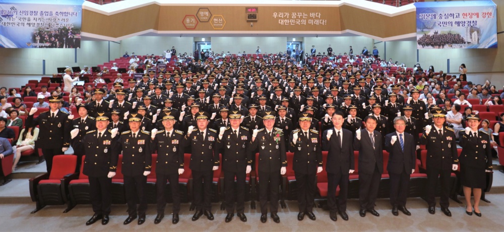 ▲ 졸업생 단체 사진