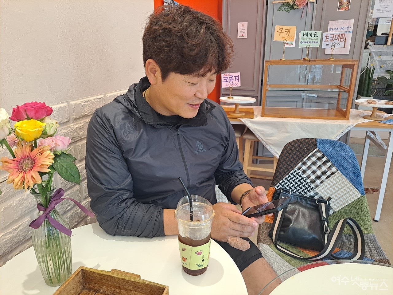 ▲SNS에서 수시로 회원들과 소통 중인 우산클럽 김태호 회장. ⓒ조찬현