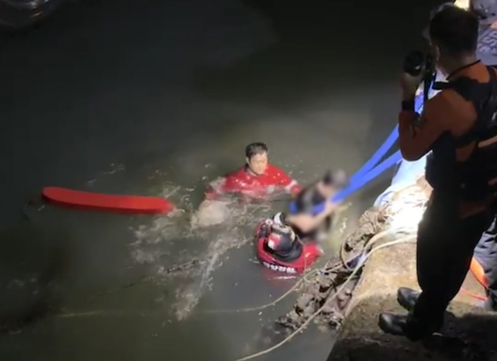 ▲ 익수자 구조하는 여수해경